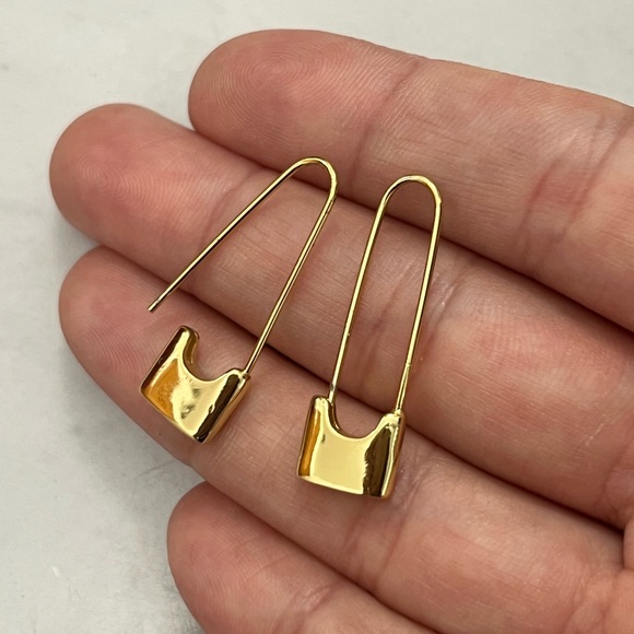 Gold Paperclip Lock Earrings Super Cute - Picture 2 of 4
